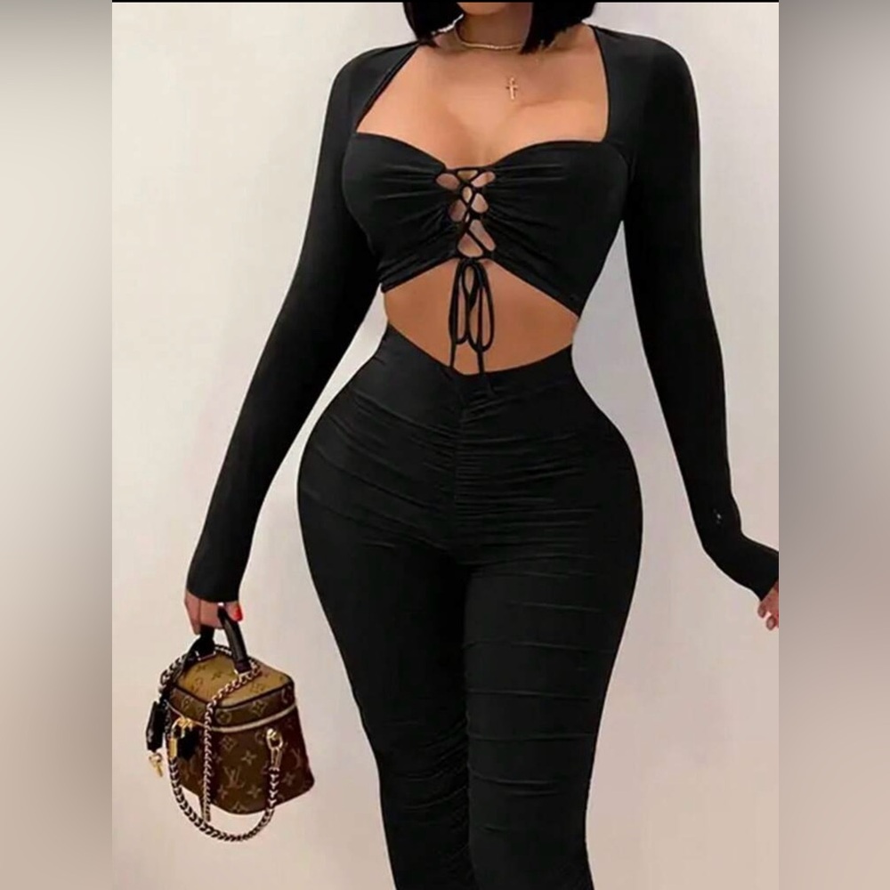 NWOT - Piece Lace-Up Crop Top & Ruched Leggings Set – Black, Sexy Fit - Picture 2 of 7